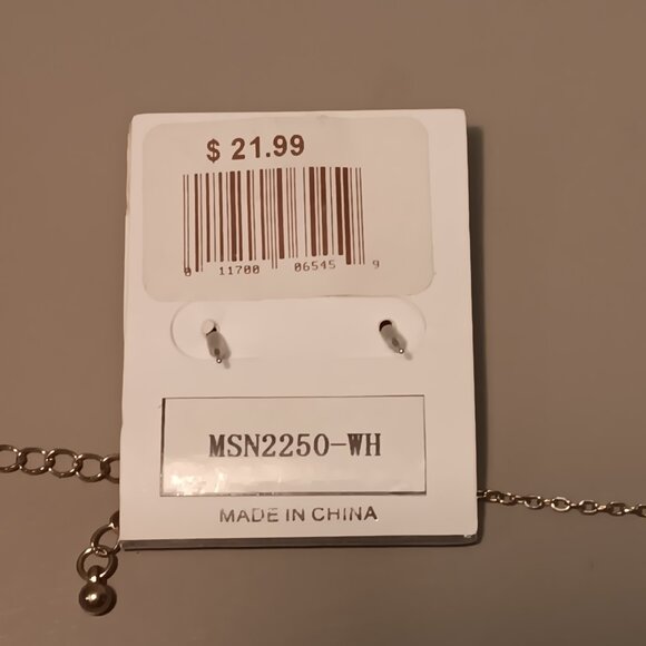 Khloe Collection NEW dainty necklace & stud earrings set with clamper bracelet - Picture 7 of 14